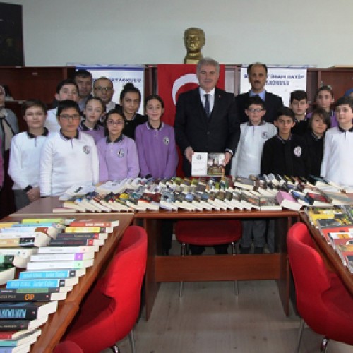 Bayburt Belediyesi’nin Okul Kütüphanelerine Kitap Bağışları Devam Ediyor