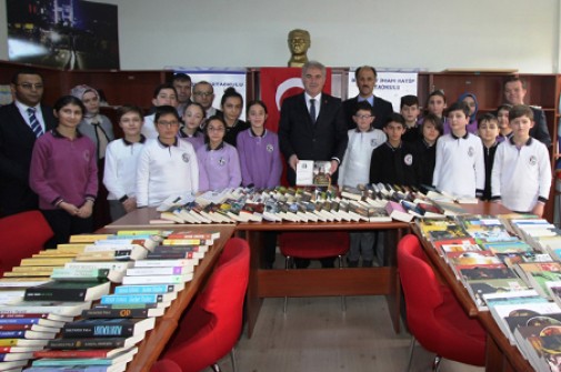 Bayburt Belediyesi’nin Okul Kütüphanelerine Kitap Bağışları Devam Ediyor