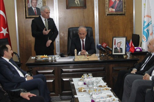 Ulaştırma ve Altyapı Bakanı Turhan, Bayburt Belediyesi’ni Ziyaret Etti