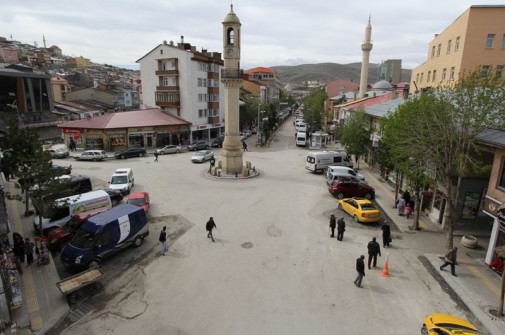 Saat Kule Meydanı Yeniden Düzenlendi