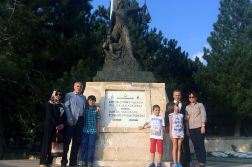 Belediye Başkanımız, Yüzbaşı Şehit Agâh’ın Huzurunda..