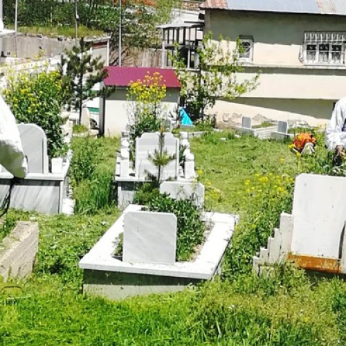 Bayburt Belediyesi Mezarlıkları Bakıma Aldı