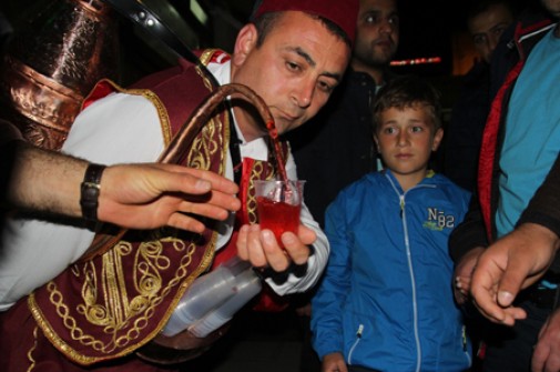 Bayburt Belediyesi’nden Osmanlı Şerbeti İkramı