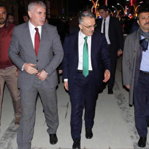 Maliye Bakanı Ağbal, Ayağının Tozuyla Cumhuriyet Caddesi’ni İnceledi