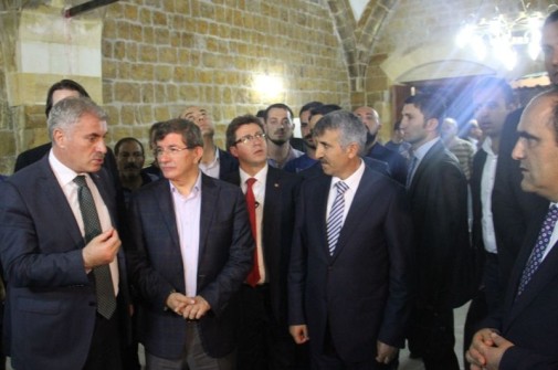 Bakan Davutoğlu Şehrimizin Tarihi Mekânlarını Ziyaret Etti